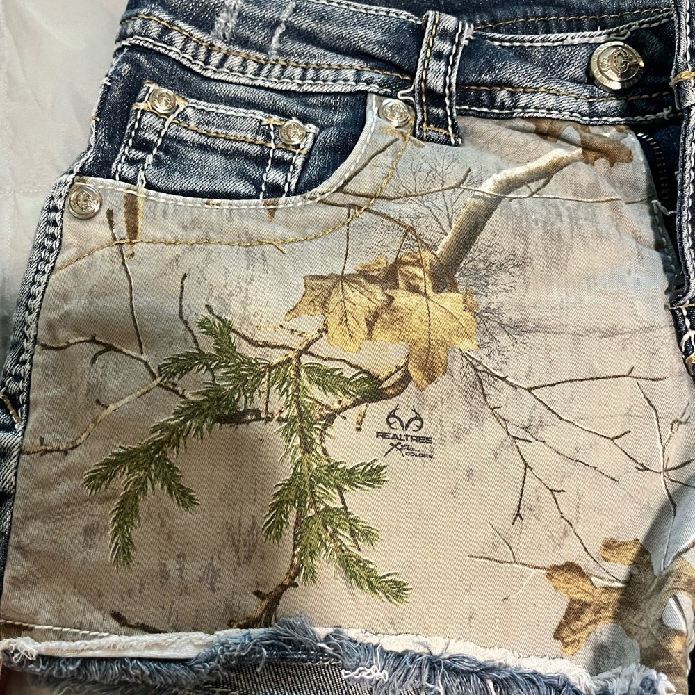 Grace LA Women's Realtree Camo Patch Denim Shorts - Blue and Tan - Picture 4 of 4
